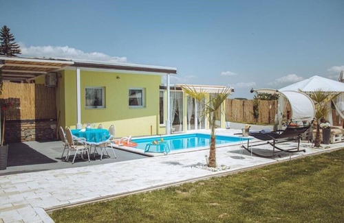 Stari Banovci Casa | Bungalow Lux