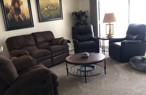 Nob Hill Casa | Bungalow Near UNMH and other hospitals