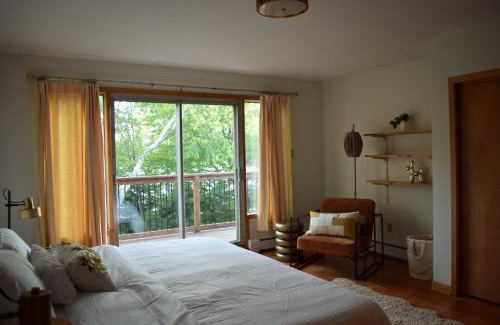 Dartmouth Casa | Bungalow on the Lake Charles Dartmouth HRM