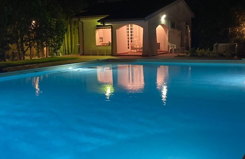 Giorgilorio Casa | Bungalow 'Villa Paradiso' with Shared Pool, Wi-Fi and Air Conditioning