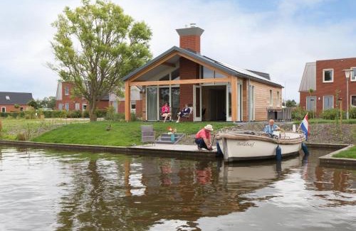 Akkrum Casa | Bungalow with a terrace near the Sneekermeer