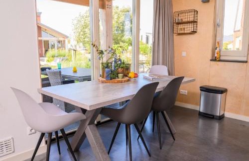Akkrum Casa | Bungalow with a terrace near the Sneekermeer