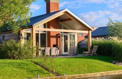 Akkrum Casa | Bungalow with a terrace near the Sneekermeer