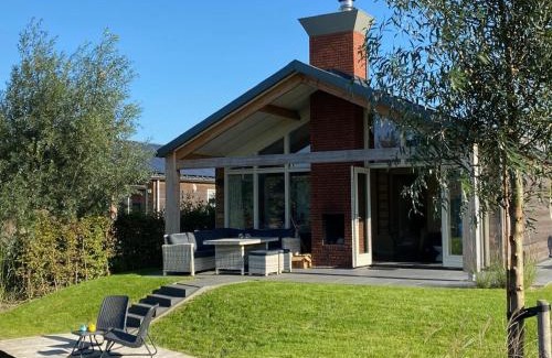 Akkrum Casa | Bungalow with a terrace near the Sneekermeer