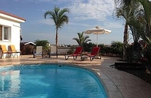 Ayia Thekla Casa | Bungalow con piscina privada y jardín, junto al mar