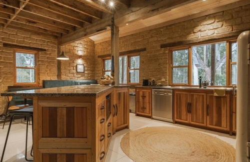 Tolmie Casa | Bunjil Hideaway