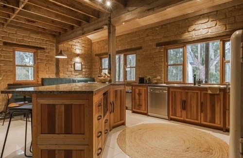Tolmie Casa | Bunjil Hideaway - 'Cosy Winter Getaway - Beautiful Oasis'