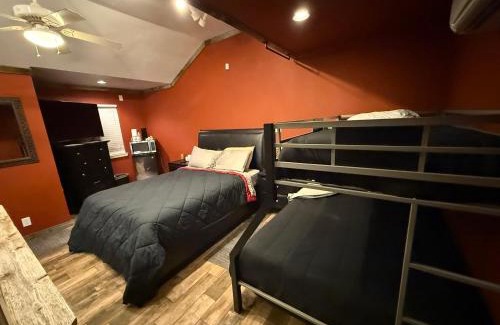 Lakehills Casa | Bunk House The Roost Cabins