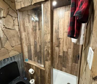 Lakehills Casa | Bunk House The Roost Cabins