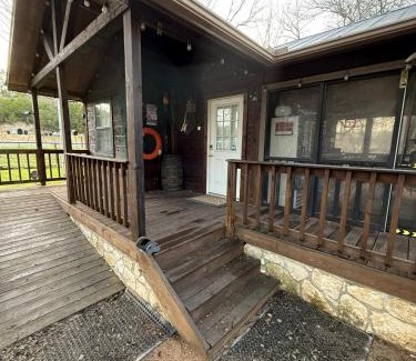 Lakehills Casa | Bunk House The Roost Cabins
