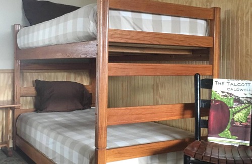 Bastrop Cabaña | Casa de literas - Whitworth Family Farm