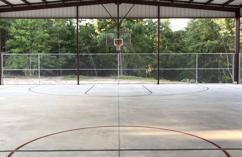 Athens Cabina | Bunk Room 2 / Campbell Cabin. Stay and Play on a Private Campground!
