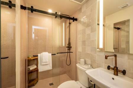 Historic Seaport Hotel | Bunk Room at the Grand Maloney
