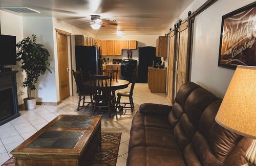 Eureka Springs Casa | Bunkhouse Barndominium