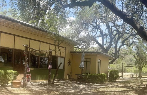 Sabinal Casa | Bunkhouse with Private Staircase to 6ft Deep Frio River Heavenly Clear Water