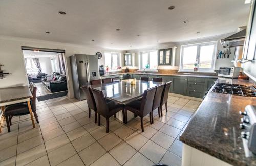 Llangynog Casa | Bunny Meadows Holiday Farmhouse near Carmarthen & Pembrokeshire