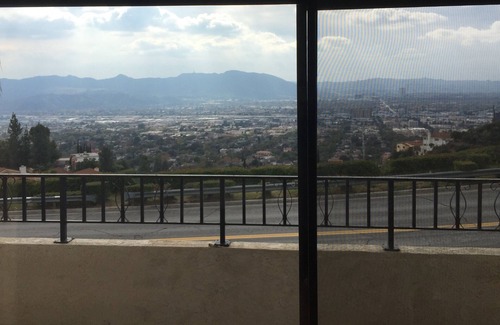 Burbank Apartamento | Burbank Hills vistas increíbles y balcón!