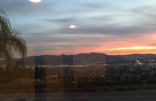 Burbank Apartamento | Burbank Hills vistas increíbles y balcón!