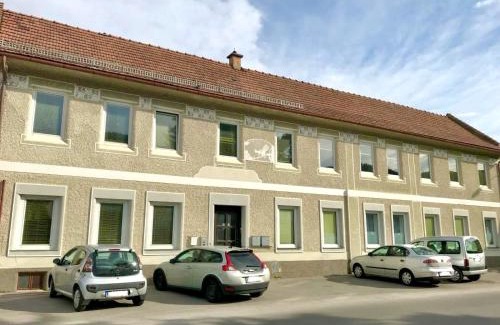 Seebenstein Apartamento | Burgblick Apartment- 60qm, Küche, Waschmaschine, Streamingdienste