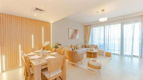 Za'abeel 2 Apartamento | Burj Khalifa view with Grass Turf Balcony-Downtown by Tanami Holiday Homes