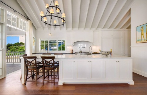 Burleigh Heads Casa | ★Burleigh Hamptons★ Surf views, Heated pool 200m to beach