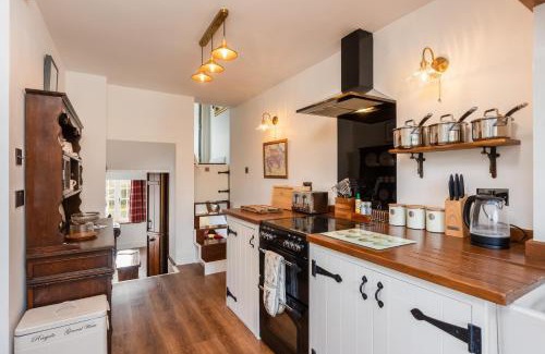 Scawton Casa | Burn Cottage - with Hot Tub
