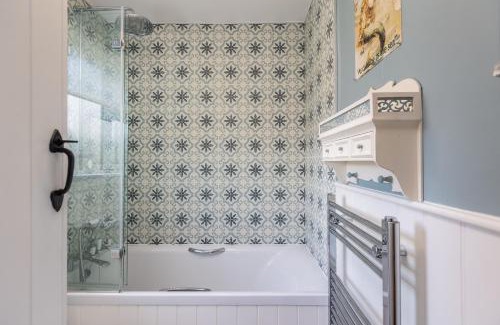 Scawton Casa | Burn Cottage - with Hot Tub