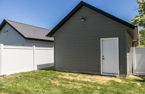 Cedar Rapids Casa | Burnett Cottage - OG