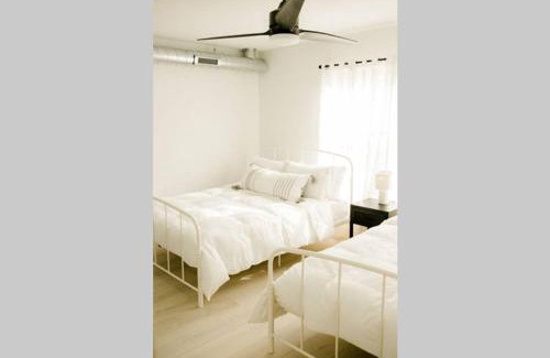 Cedar Rapids Casa | Burnett Cottage - Pine