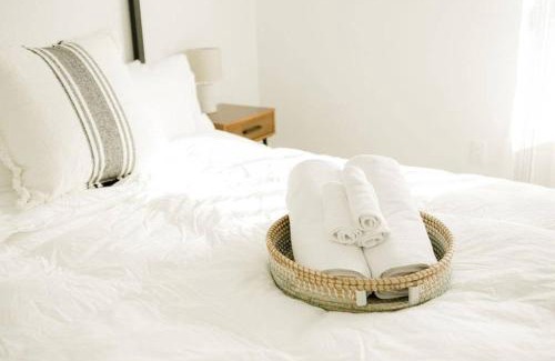 Cedar Rapids Casa | Burnett Cottage - Pine