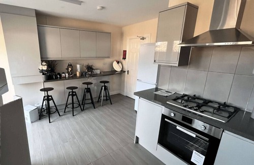 Slough Chalet De Esquí | Burnham/Slough Spacious Four Bedroom House