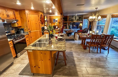 Lake Arrowhead Cabaña | CASA DE QUEMADURAS DE BURNT MILL, "SOLO PARA 2", ESCAPADA ROMÁNTICA MAGNÍFICA, LAGO PASS