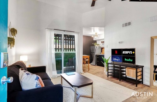 Riverside Apartamento | Riverside Gem for 4 | Swimming Pool + Free Parking