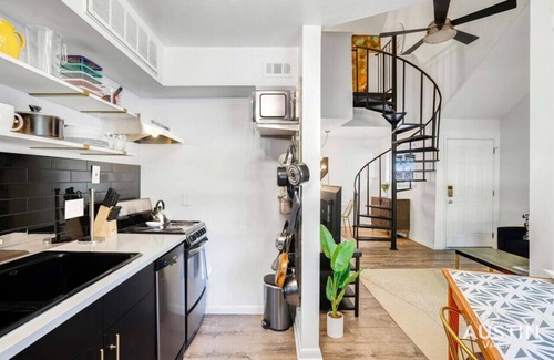 Riverside Apartamento | Riverside Gem for 4 | Swimming Pool + Free Parking