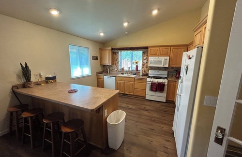 Redmond Casa | Burt’s Base Camp in the hub of Central Oregon. Close to everything outdoors.