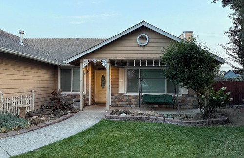 Redmond Casa | Burt’s Base Camp in the hub of Central Oregon. Close to everything outdoors.
