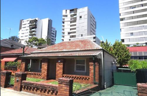 Burwood Casa | Burwood Quiet Central Stay