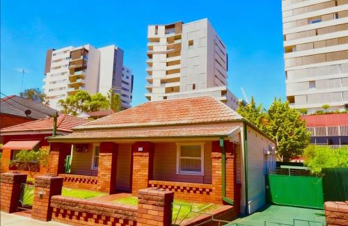 Burwood Casa | Burwood Quiet Central Stay
