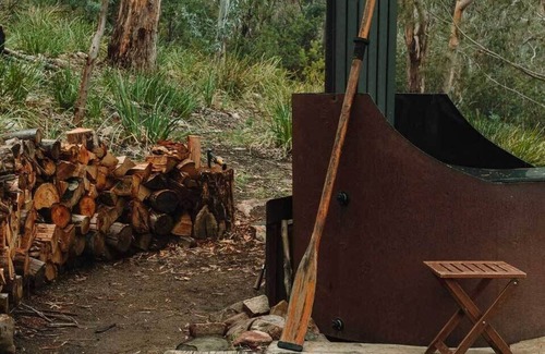 Bagdad Casa | Bus & Hot Tub Secluded Eco Forest Retreat