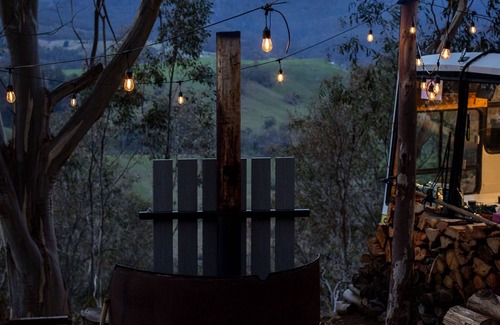 Bagdad Casa | Bus & Hot Tub Secluded Eco Forest Retreat