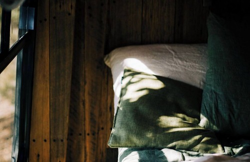 Dysart Cabina | Bus & Hot Tub – Secluded Eco Forest Retreat