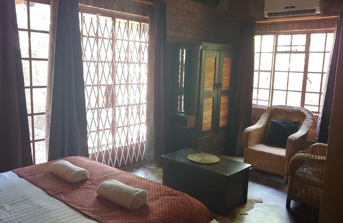 Marloth Park Casa | Bush and Gables está situado en Marloth Park. B & B alojamiento.