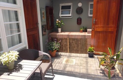 Umhlali Beach Cama Y Desayuno | Bush Willow Suite - Villa Roc Guesthouse, Salt Rock Ballito Solar Power