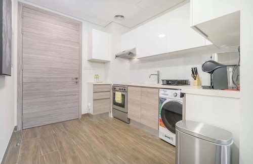 Business Bay Apartamento | Business Bay for 2 people with Private Balcony!