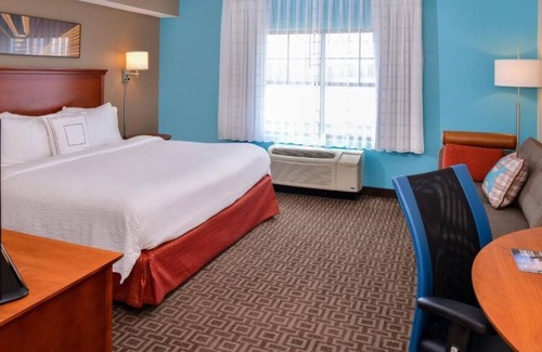 Thousand Oaks Casa | Business Lodging in Thousand Oaks! 4 units w/Work Space, Full Kitchen, Pool