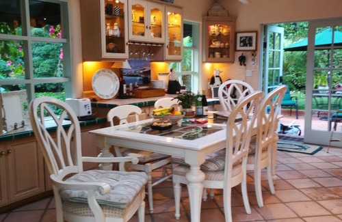 Montecito Casa | BUTTERFLY BEACH HOUSE .... 3 MIN PASEO A LA PLAYA Y PUEBLO, A 8 MIN PASEO BILTMORE HOTEL