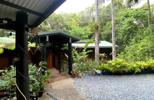 Cow Bay Casa | BUTTERFLY BEND - 3 Bedroom Daintree Beach House