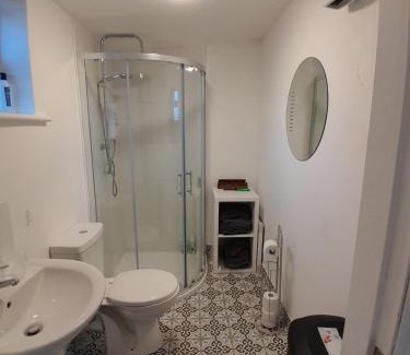 Tudenham Apartamento | Butterfly Cottage Retreat - Private Studio Getaway