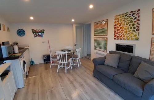 Tudenham Apartamento | Butterfly Cottage Retreat - Private Studio Getaway