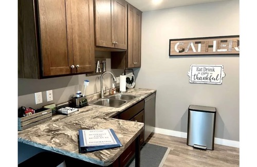 Decorah Apartamento | Butterfly Park Retreat #6 - Centrally located to Decorah's Top Attractions!